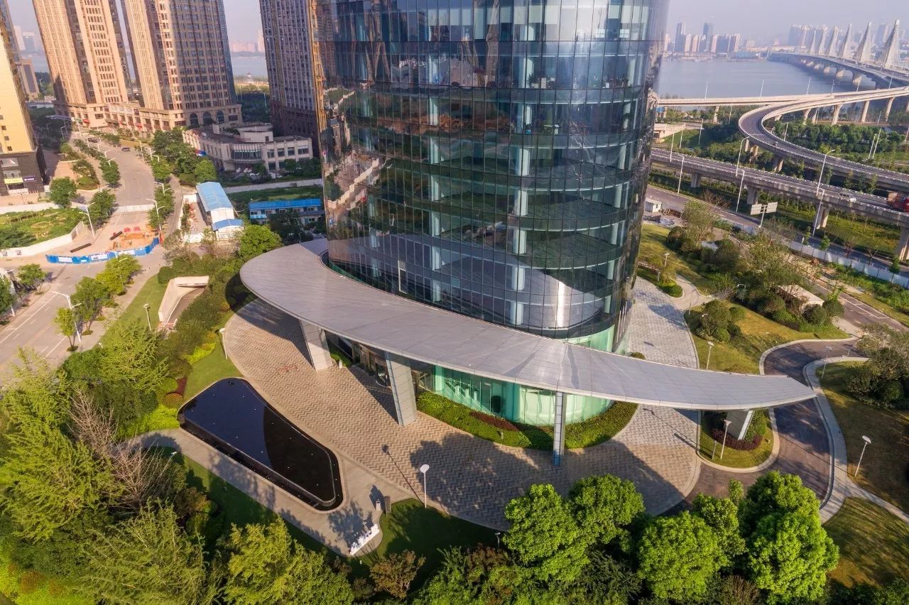 南昌新力中心塔楼直接落地，，，，，无裙房