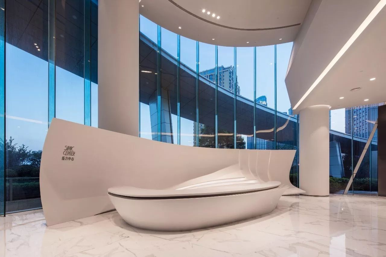 新力地产与恒峰g22为南昌新力中心打造了4.2m高阔层高、地下双层超大专属车库