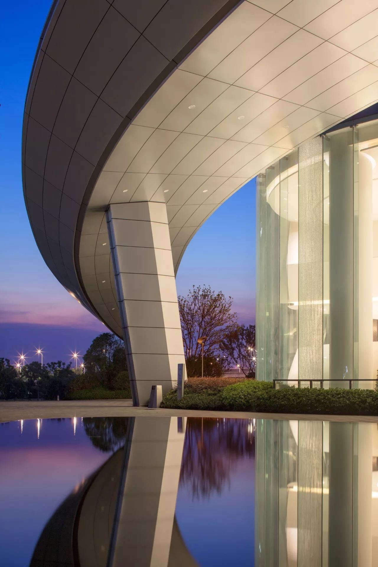 南昌新力中心塔楼直接落地，，，，，无裙房