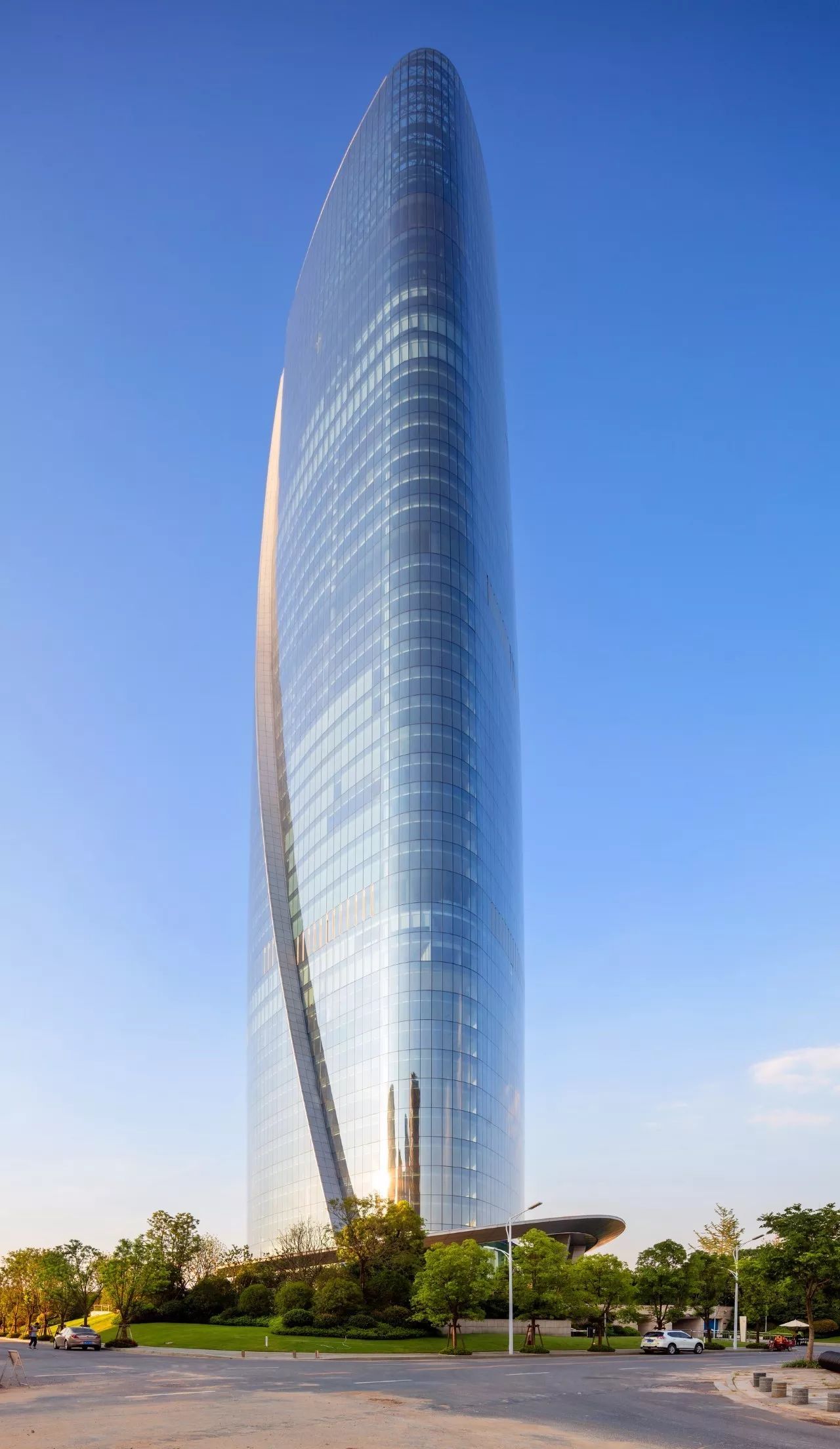 南昌新力中心塔楼直接落地，，，，，无裙房