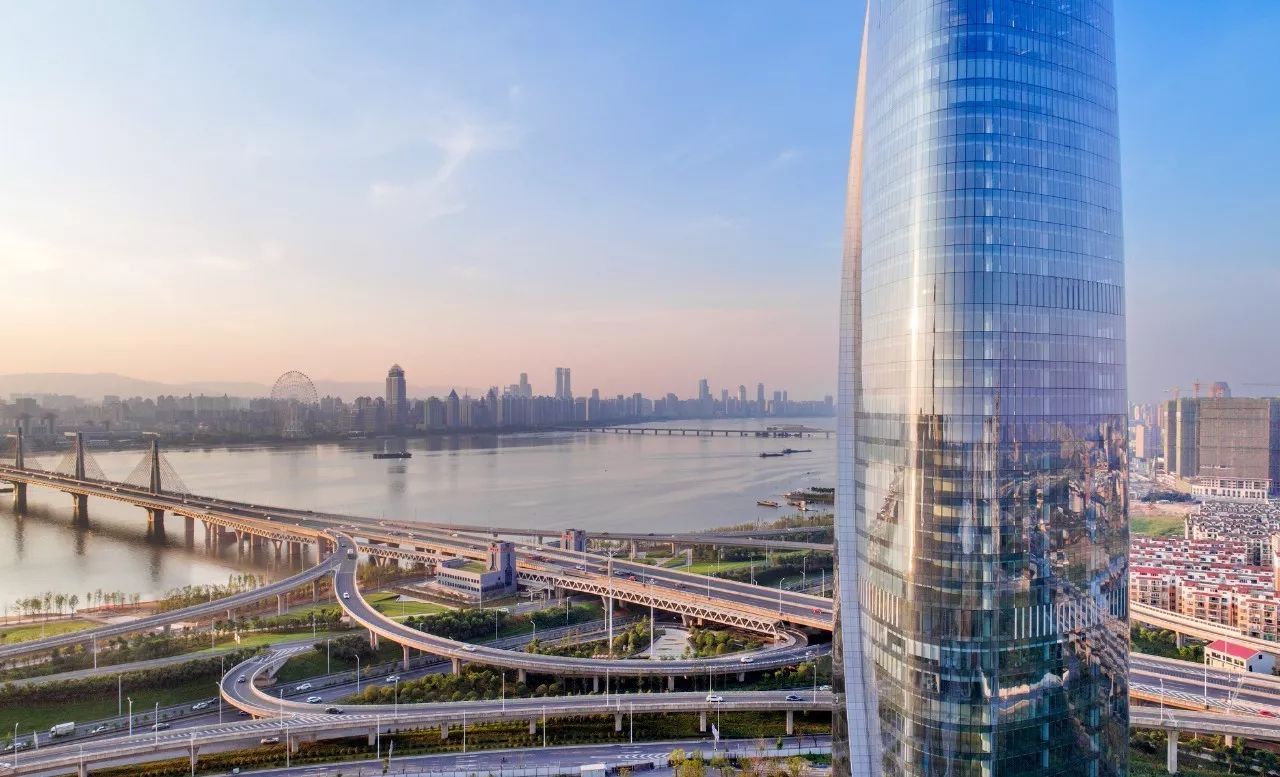 南昌新力中心，，，，，以“镜鉴”之“隐”告竣文脉的绵延