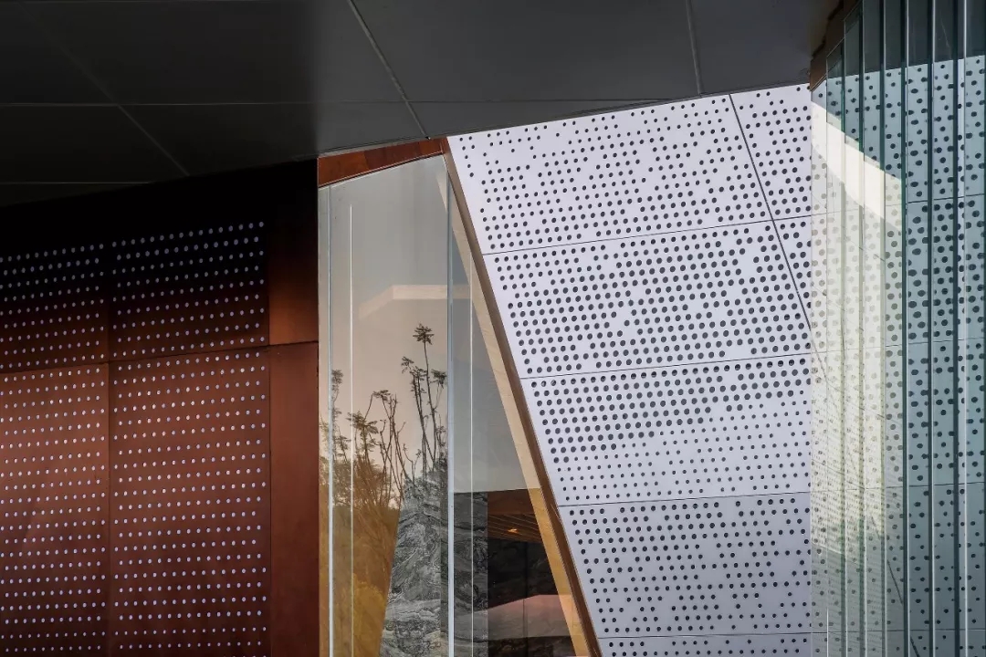 穿孔幻彩复合板细节 by苏圣亮，，，，，恒峰g22修建设计