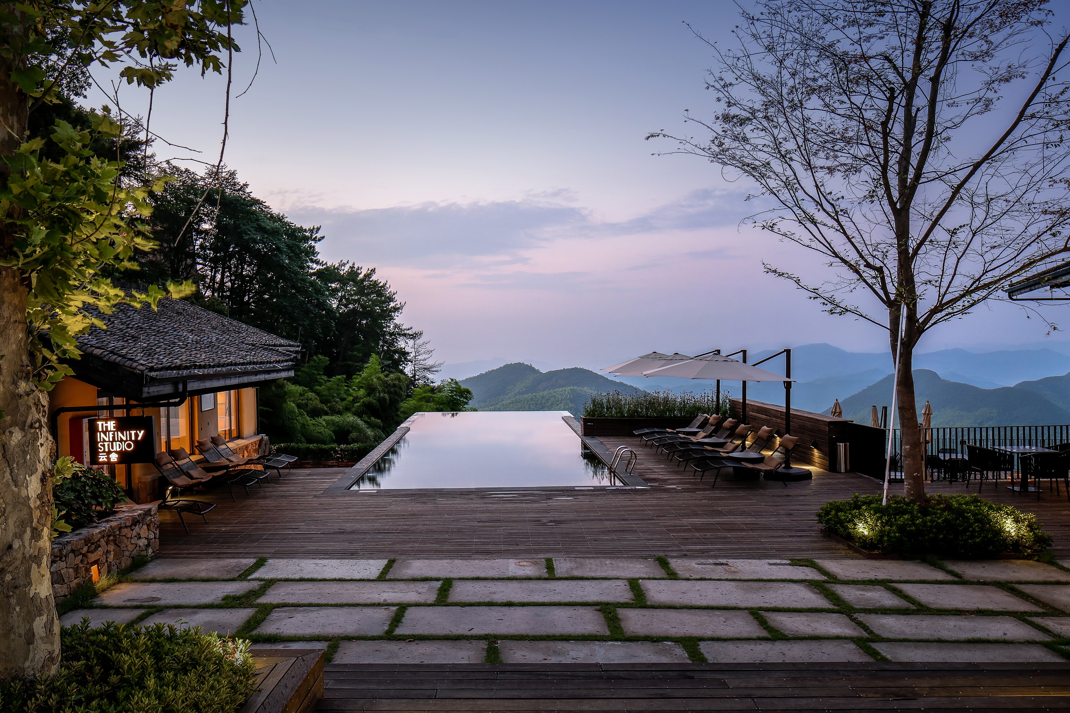 恒峰g22修建金奖项目，，，，，，德清裸心堡度假旅馆项目