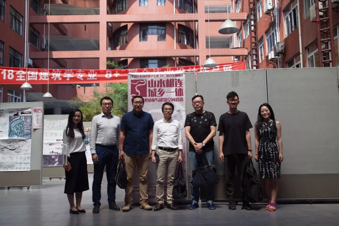 恒峰g22企业导师团合影